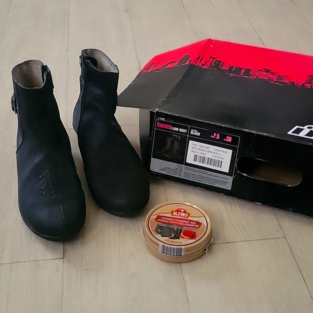 Sacred Low Boot